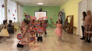 «5 февральских роз» Красивый вход на 8 марта в детском саду. Старшая группа