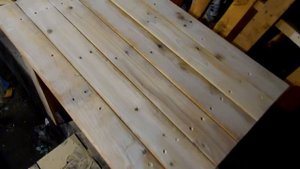 ЧТО ТВОРЯТ ЭТИ РЕБЯТА! Стол из строительных поддонов своими руками!