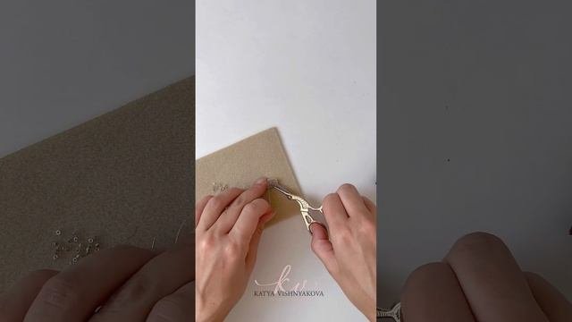 Как поменять нить при плетении? Показываю ✨ #бисер #бисероплетение #лайфхаки #кольцоизбисера #нитки