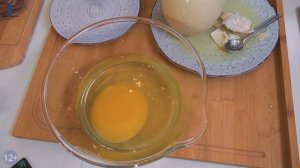 Как разбить и приготовить яйцо страуса | Просто и вкусно