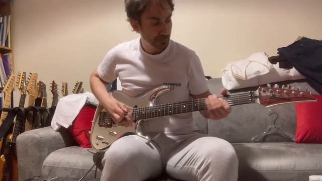 DiMarzio Tone Zone (Ibanez AZ242) vs Satchur8 (Ibanez JS1CR) смотреть онлайн