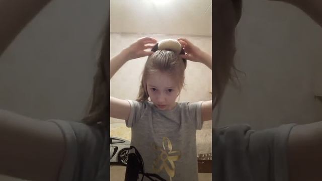 Пучок с помощью бублика для волос смотреть онлайн