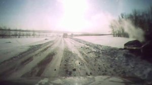 Бульдозер свлился с трала на повороте на скорости 80 км\ч передо мной.