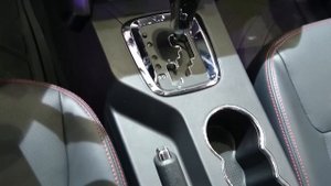 Geely Emgrand X7 (АКПП) - Джили Эмгранд Х7 (автомат) - короткий видео обзор обновленной модели.