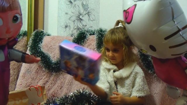 Kitty and Masha congratulate Dasha on Christmas and New Year. Подарок для Даши смотреть онлайн