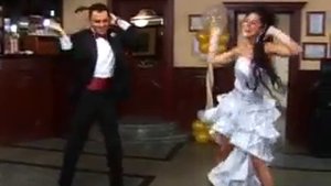 офигенный свадебный танец!) ваще смешной