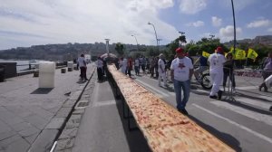 Самая длинная пицца в мире