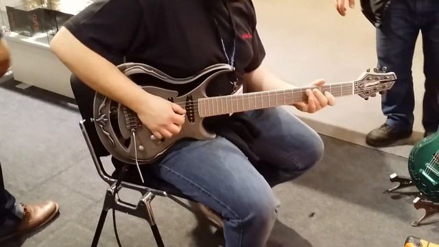 Musikmesse 2014 ~ A visitor plays OGRE Magnox смотреть онлайн