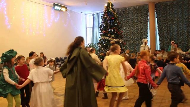 хоровод на Ёлке ВНИИФТРИ – смотреть онлайн видео от Приключения Деда ...
