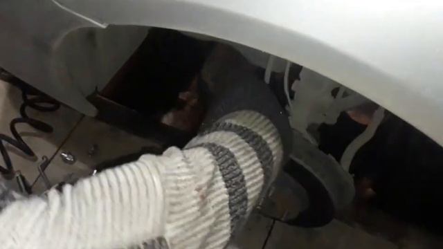 Замена колодок , обслуживание направляющих супорта, на примере лифан солано смотреть онлайн