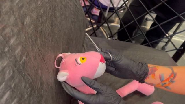 the whole process of Pinky's piercing смотреть онлайн