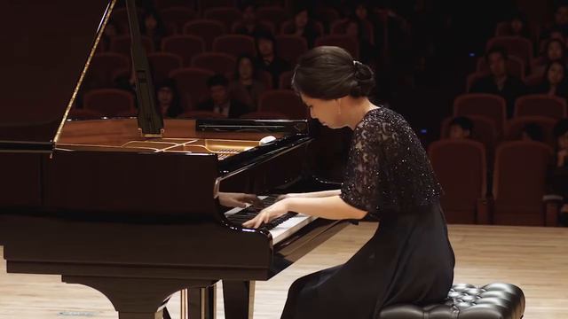 Shinhye Choi Plays L. v. Beethoven Piano Sonata No. 14, Op.27 No.2, 1st Mov. (Moonlight) смотреть онлайн