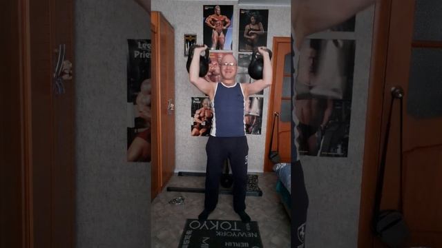 Жим стоя двух гирь весом 24кг на 11 повторений