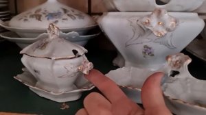 Полки ломятся от антикварного фарфора.  Мы в поиске клада. Барахолка Германия Хуберт и  Полина