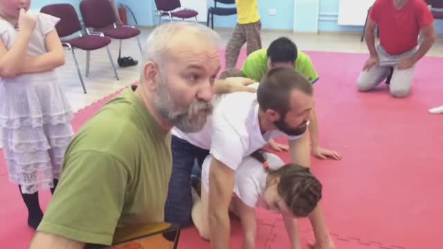 Игра с детьми "Пауки и паучки". Проект "Отцы и Дети"