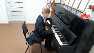 Г.Гендель "Сарабанда с вариациями" из сюиты ре минор, исп. Андрей Тамащук.