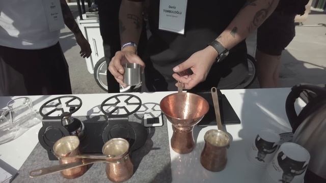 Пробую кофе в турке / кофе в джезве на фестивале в Стамбуле!
