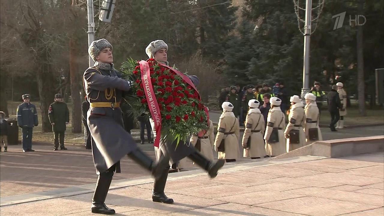 Битва завершилась победой какой. 77 Лет Победы Сталинград. День Победы в России. День Победы в Германии. 80 Лет Сталинградской битвы.