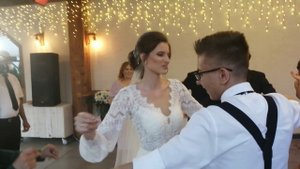 Эскишехир , Турция . Русско - турецкая свадьба , танец молодых . С телефона , без монтажа .