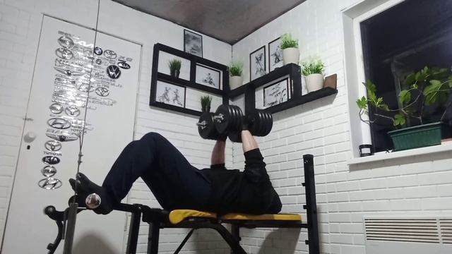 Жим гантелями узким хватом. смотреть онлайн