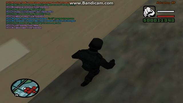 Установил камеры скрытого наблюдения на заброшенных складах.