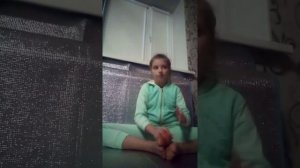 Читаю стихотворение /показываю растяжку на шпагат /разговариваем о следующих видео
