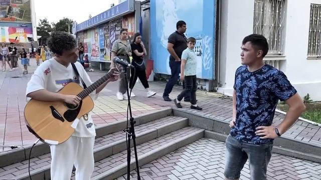 ГИТАРИСТ притворился НОВИЧКОМ С УЛИЧными МУЗЫКАНТАМИ. Гитара с нуля
