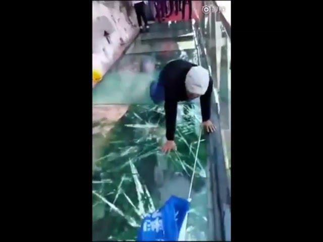 В Китае открыли самый длинный и самый высокий стеклянный мост с эффектом 