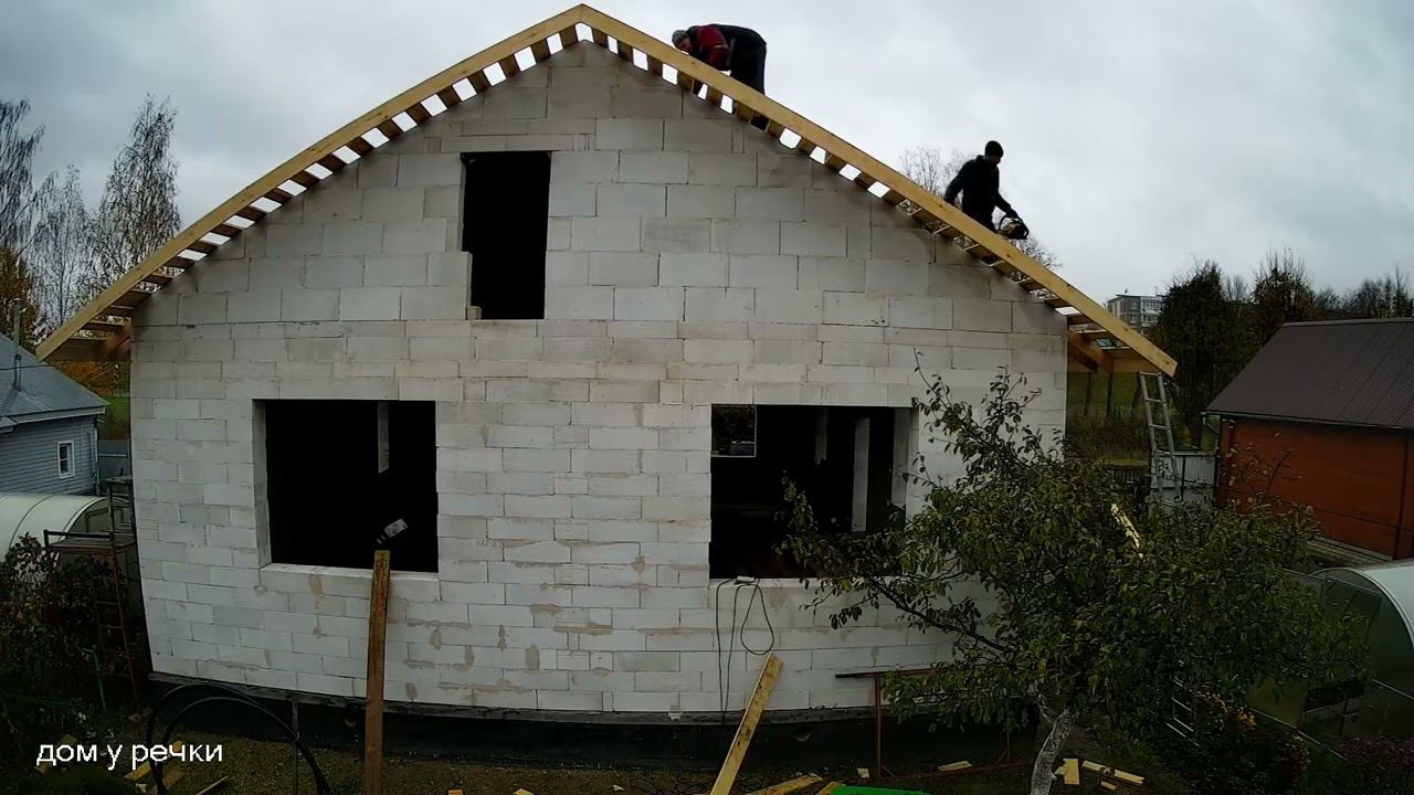 Начало укладки железа на крышу смотреть онлайн