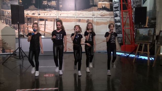 Падаем и взлетаем. Квинтет "Стихия голоса". смотреть онлайн