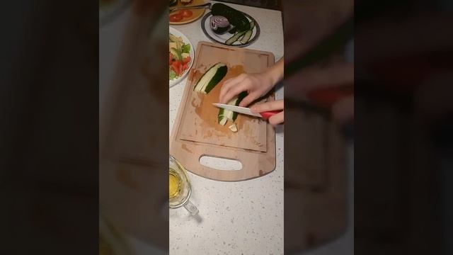 Салат с авокадо...быстро и очень вкусно! /Avocado salad ... fast and delicious! смотреть онлайн