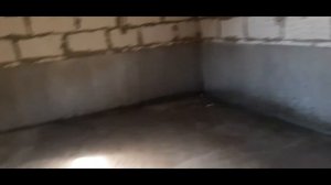 Сарай для свиней на 80 голов. Второй день заливки станков для поросят. Свиноводство.