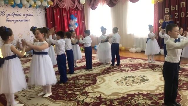 Танец выпускников  "Обнимашки" сл. Л.В.Кирилловой, муз. С.В. Каптюхова