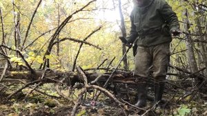 Нам снова повезло! Нашли кошель денег. Коп монет в лесу. Кладоискатель Руся.