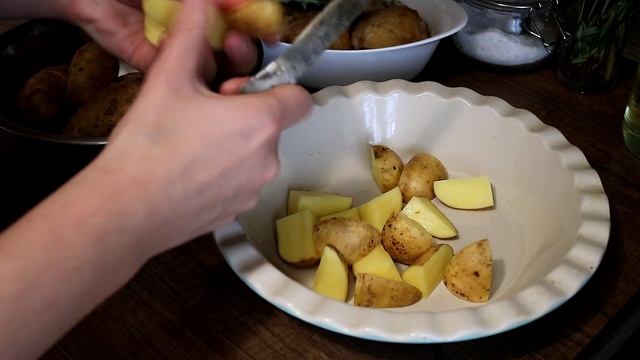 Запеченные куриные бедра с грибами + картофель по-деревенски смотреть онлайн