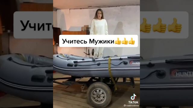 Собирает мужа на рыбалку