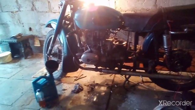 Мотоцикл Урал - Первый запуск за 10 лет простоя!!! смотреть онлайн