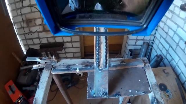 Сварка пластин разной толщины внахлест (вертикальный шов).mp4 смотреть онлайн