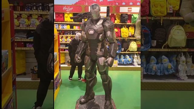 Детский магазин "Hamleys" в Праге ( Для фанатов "Marvell")