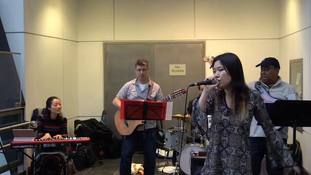 "THE SWEET ESCAPE" (Aliaune Thiam, Gwen Stefani, Giorgio Tuinfort) смотреть онлайн