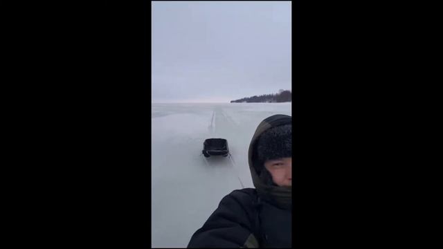 Способ передвижения на зимней рыбалке))) смотреть онлайн