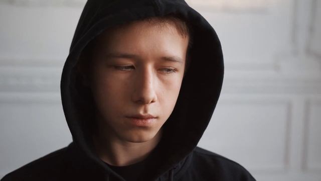 Ужасный по трагизму стих "Одиночество" Светлана Калугина-Мулик. Читает Андрей Лукашенко смотреть онлайн