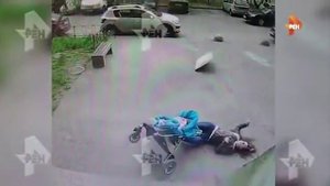 Возбуждено дело по факту падения бетонной плиты на женщину