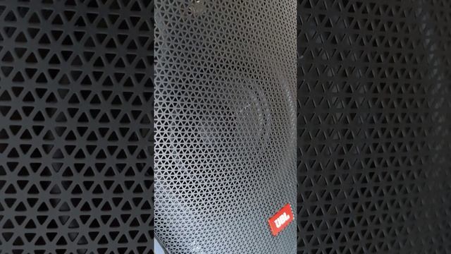 JBL Partybox 300 Heartbeat thumping noise смотреть онлайн