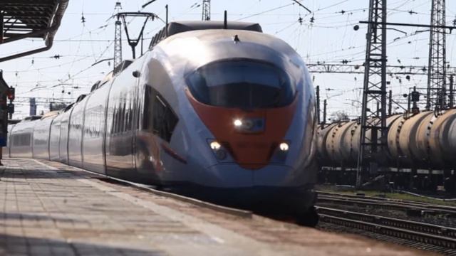 Сапсан приехал в Бологое смотреть онлайн