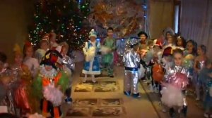 Новогодний утренник. Общий вход-танец. Средняя группа.