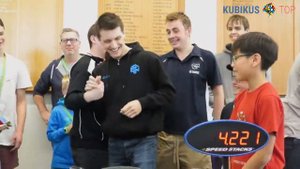 Мировой рекорд 2018 года по сборке кубик рубика 3х3  4,22 секунды