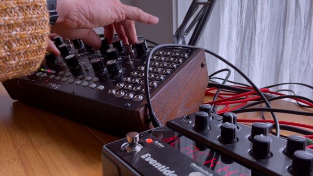 mhrteo5.65sq (Moog Mother 32 and Eventide Space demo) смотреть онлайн