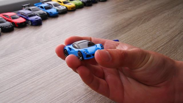 Распаковка синего Lotus Emira смотреть онлайн