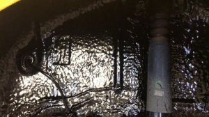 Для самостоятельной шумоизоляции колесных арок понадобится жидкая резина, листовой материал. VW Pol